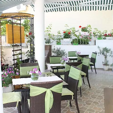 семеен идън Otel